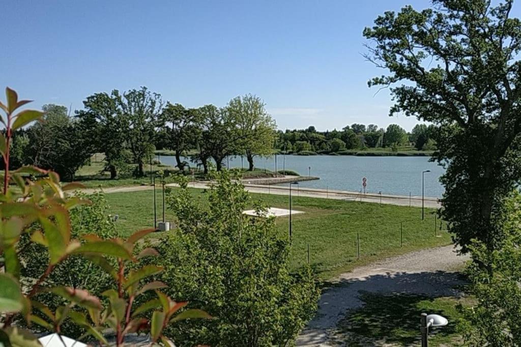 Appartement Climatise Au Coeur De La Provence Lac Et Parcs D'Attractions 10Mn Avignon มงโตซ์ ภายนอก รูปภาพ