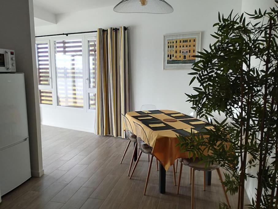 Appartement Climatise Au Coeur De La Provence Lac Et Parcs D'Attractions 10Mn Avignon มงโตซ์ ภายนอก รูปภาพ